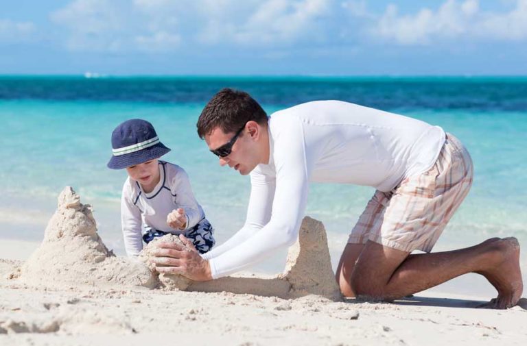 Budowanie piasków na plaży