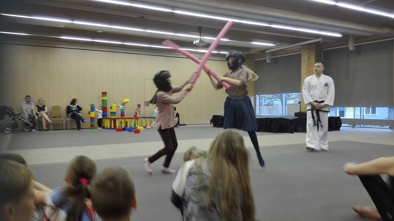 taekwondo w hotelu podczas zajęć dla dzieci